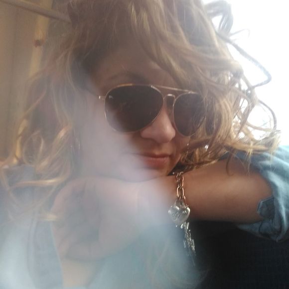 Meet your Posher, Lourlye - Picture 1 of 1